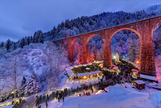 Christmas market in the Ravenna Gorge in the snowy Black Forest