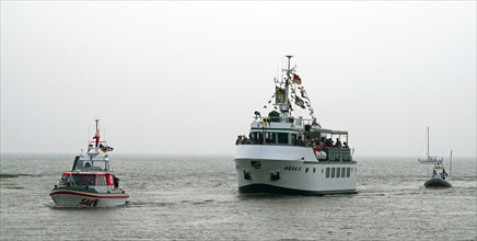 Lifeboat Herman Onken of the DGzRS and passenger ship Wege zwei enter the harbour of Fedderwardersiel County Wesermarsch Germany Europe