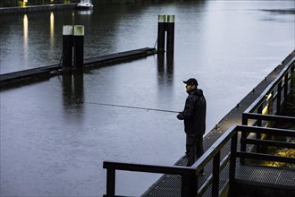 Anglers on the Giselau Canal in rainy weather