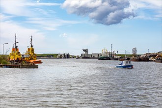Barrage and exit at Husum outer harbour