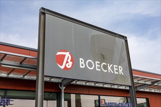 Boecker Fashion House
