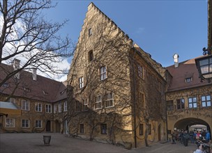 Residential house with tourists at the entrance of the Jakob Fugger Settlement