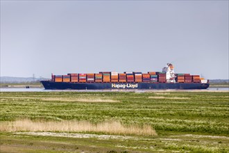 Hapag Lloyd container ship on the Lower Elbe near Brokdorf and Freiburg