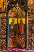 Carvings and paintings on the iconostasis