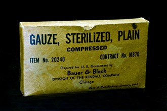 Sterile compress in a packet