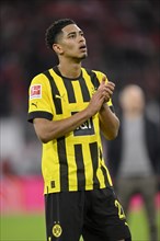 Players thank the fans Gesture Jude Bellingham Borussia Dortmund BVB