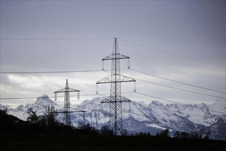 High-voltage masters stand on a hill against the backdrop of the Austrian Alps. Widnau