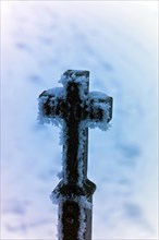 Iced cross