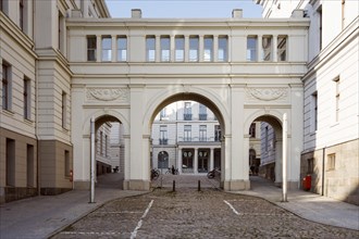 Archway of the overpass between the collegiate buildings of the State Chancellery and the Ministry of Energy