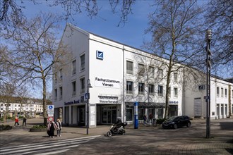 Facharztzentrum and Deutsche Bank