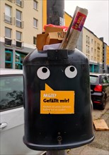 Talking rubbish bin Rubbish? I like it!