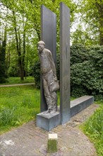 Monument to shipyard workers by Waldemar Otto in Wilhelmshaven on Marktstrasse