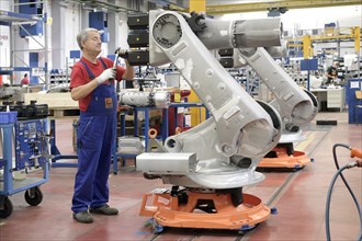 Robot production in the KUKA Roboter GmbH