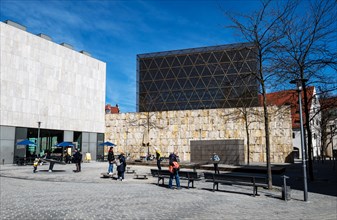 Jakobsplatz with playground in front of the Ohel-Jakob-Synagogue