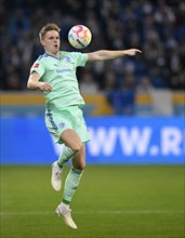 Ball receiving action Marius Buelter FC Schalke 04 S04