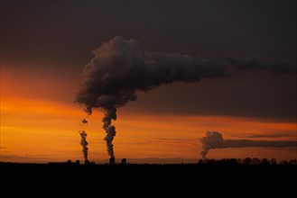 The Boxberg coal-fired power plant looms in the evening twilight near Ober-Prauske