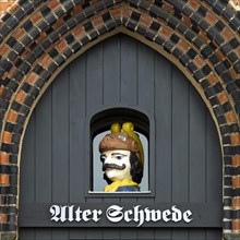 Swede's head in the portal of the Gothic town house Alter Schwede