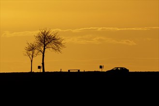 A car stands out in the dusk near Gebelzig