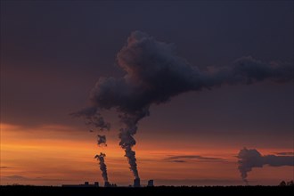 The Boxberg coal-fired power plant looms in the evening twilight near Ober-Prauske
