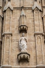 Statue of the Virgin on the main facade