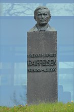 Raiffeisen monument
