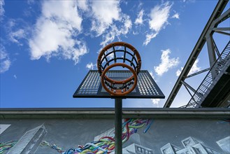 Basketball hoop in Gleisdreieck Park