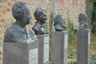 Four sculptures Giessen heads