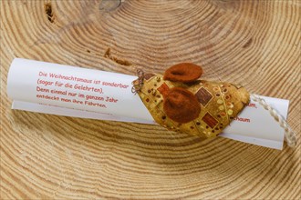 Christmas mouse around paper roll