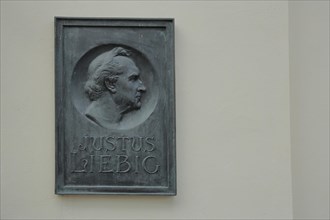Relief and monument to Justus von Liebig