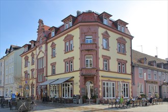 Restaurant and Cafe at Lindenplatz