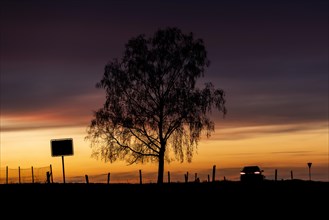A car stands out in the evening twilight near Ober-Prauske