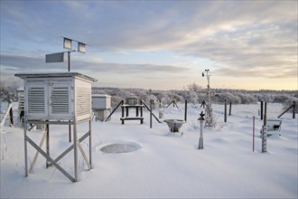 Weather station measuring temperature