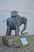 Elephant figure with box on the back from the Kinderschutzbund