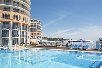 Hotel Azalia with swimming pool and beach