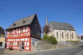 St. Peter in Ketten Church and half-timbered house of the savings bank