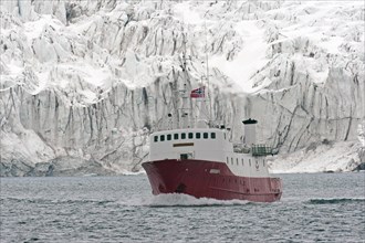 Norwegian passenger ship MS Polargirl in front of the Nordenskioeldbreen