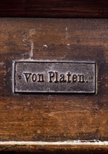 Permanently mounted nameplate on the church pew in the Nikolaikirche