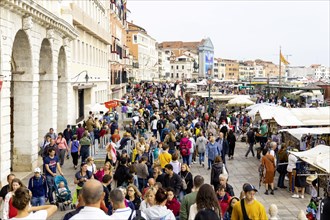 Mass tourism on the Venice lagoon. There is often no getting through at tourist hotspots. Now the city wants to charge admission