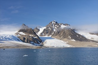 Mountains and glacier at Hamilton Bay