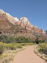 The Pa'rus Trail at the foot of the mountains in Zion Canyon