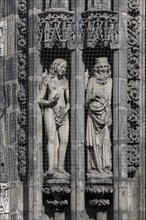 Sculptures of Eve and a prophet on the west portal of the Lorenzkirche