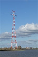 Southern support mast of Elbe crossing 1