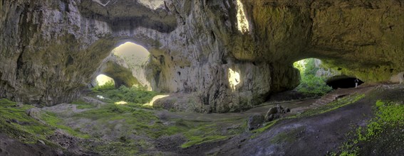 Devetashka Cave