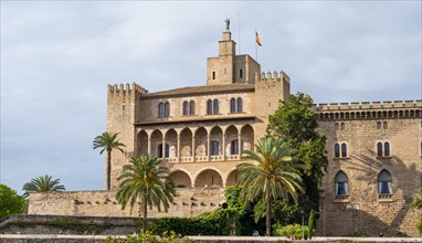 Royal Palace La Almudaina in the evening light