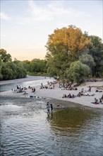 People on the Isar at the Flaucher