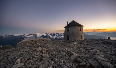 DNT's old and new mountain hut Skalatarnet