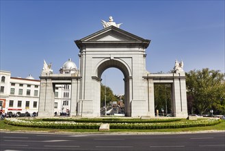Monumental Gate Puerta de San Vicente