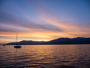 Dawn in front of sunrise at the Attersee