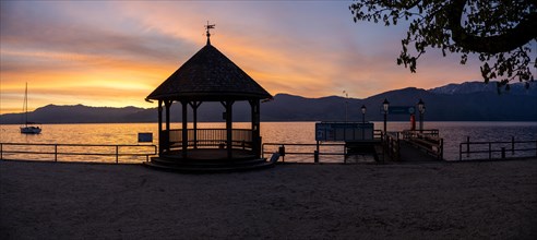 Dawn in front of sunrise at the Attersee