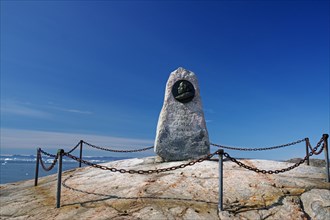 Stone monument to Knud Rasmussen